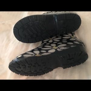 Gymboree rain boots ( navy and yellow) size 13